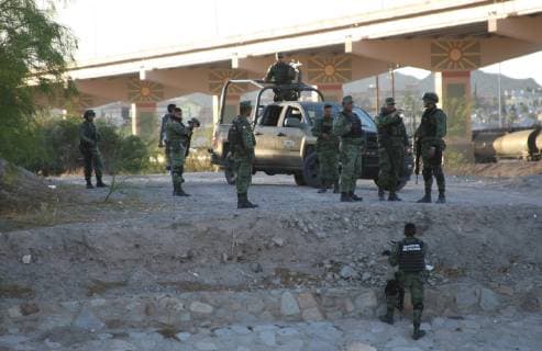 Mexico, border guard at the border of Ciudad Juarez