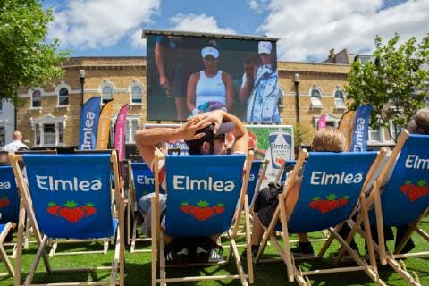 Wimbledon, fans populate the All England Tennis Club