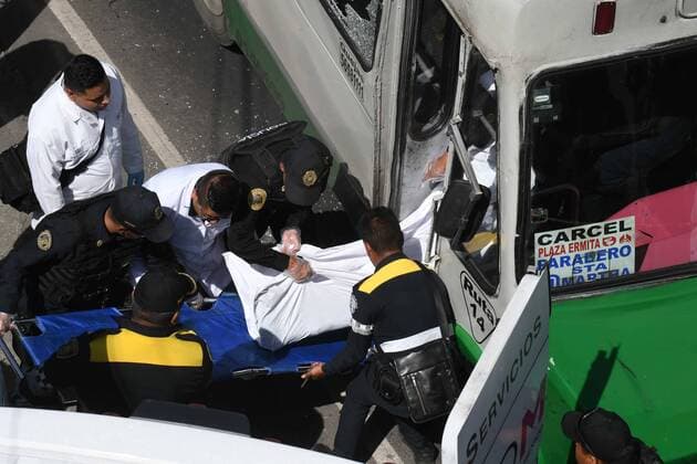 Mexico City, a dead man after shots in a minibus