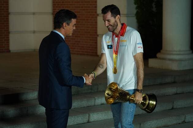 Madrid, Pedro Sanchez receives the basketball world champions at the Moncloa Palace