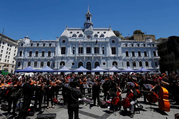Chile, memorial concert for Victor Jara in Valparaiso