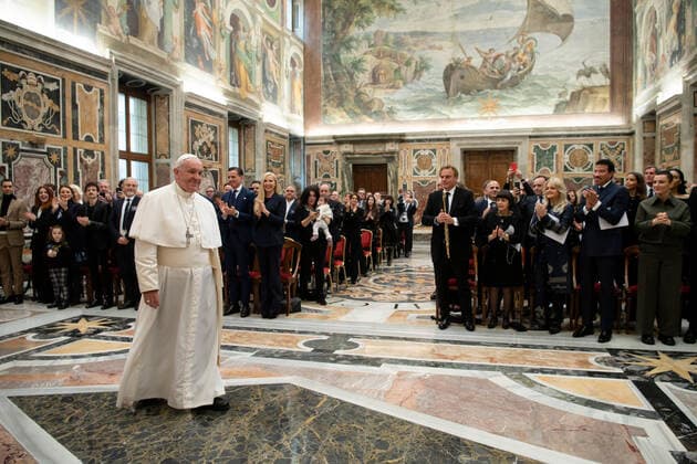 Vatican, Pope Francis meets the organizers and artists of the Christmas concert