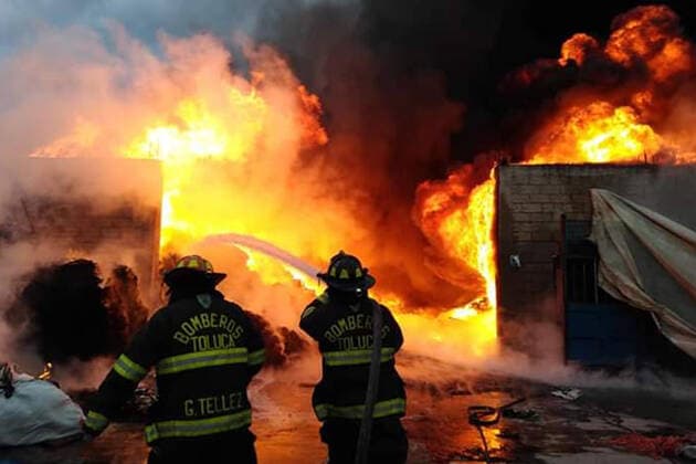 Mexico, fire at a plastic factory in Toluca