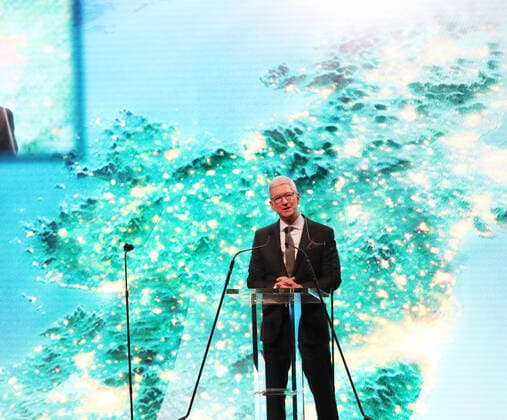 Dublin, Tim Cook receives Ireland Special Recognition Award