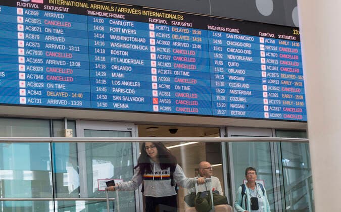 Coronavirus in Canada, Air Canada massively reduces flight offerings