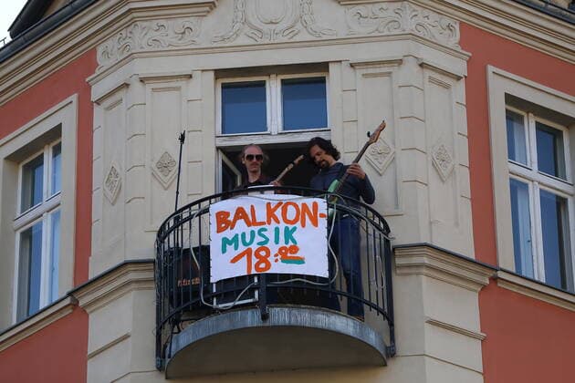 Coronavirus, balcony concert in the Schlaatzstraße in Potsdam