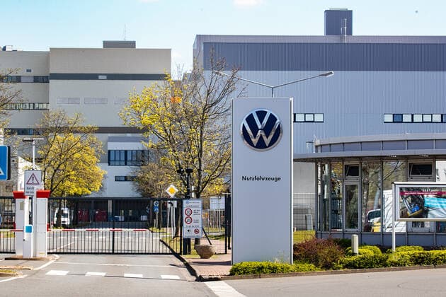 VW Group set to make major cost-cutting measures; VW plant in Hanover faces closure; archive images