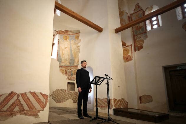 Russia, Soloist Vladimir Tselebrowsky gives Easter concert in the St. George Church in Leningrad