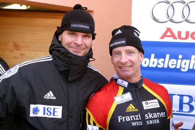 Pilot Christoph Langen (re.) und Christoph Hayder (Deutschland) werden Weltcup-Zweite und damit gleichzeitig Europameister Bobsport Herren Weltcup 2003 2004, Welt-Cup, Worldcup, World, WC, Bob, Zweierbob, Zweier, 2er, 2 er, Vdig, Gruppe St. Moritz