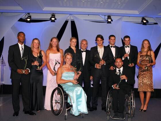 Die ITF World Champions 2005 hi.v.li.: Young (USA Jun.), Raymond (USA), Stosur (Australien beide Doppel), Clijsters (Belgien), Präsident Ricci Bitti (Italien), Federer (Schweiz), die Brüder Bryan (beide USA Doppel), Azarenka (Weißrussland Jun.) Tennis ITF World Champions Dinner 2006, Preisverleihung, Ehrung, Spielerehrung, Sportlerehrung, Ehrung, Totale Paris Freude,
