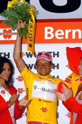 Jan Ullrich (Deutschland T Mobile) jubelt über seinen Gesamtsieg bei der Tour de Suisse 2006 Radsport Herren Tour de Suisse 2006, ProTour, Straßenradsport, Straße, Rad Gruppe 9. Etappe: Kerzers - Bern Freude, Radsport Herren Tour de Suisse 2006, ProTour, Straßenradsport, Straße, Rad Gruppe 9. Etappe: Kerzers - Bern Freude,
