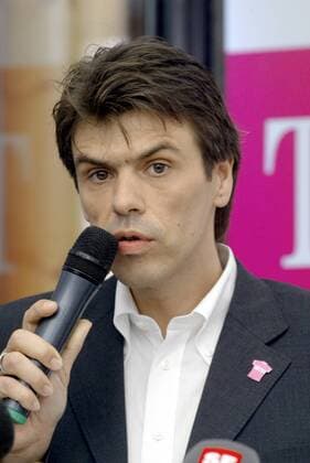 Christian Frommert (Deutschland), Pressesprecher von T Mobile, während einer Pressekonferenz zur Suspendierung von Jan Ullrich hinsichtlich der Tour de France 2006 Radsport Herren Tour de France 2006, ProTour, Straßenradsport, Straße, Rad, Pressekonferenz, PK, Pressetermin, Porträt Verdacht, Dopingverdacht, dopen, gedopt Plobsheim Radsport Herren Tour de France 2006, ProTour, Straßenradsport, Straße, Rad, Pressekonferenz, PK, Pressetermin, Porträt Verdacht, Dopingverdacht, dopen, gedopt Plobsheim