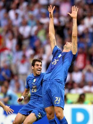 Marco Materazzi (re.) und Simone Perrotta (beide Italien) - Torjubel - Fußball WM Herren WM 2006, Länderspiel, Nationalteam, Nationaltrikot, Finale, Endspiel Gruppe Berlin Freude, Begeisterung, Fußball WM Herren WM 2006, Länderspiel, Nationalteam, Nationaltrikot, Finale, Endspiel Gruppe Berlin Freude, Begeisterung,