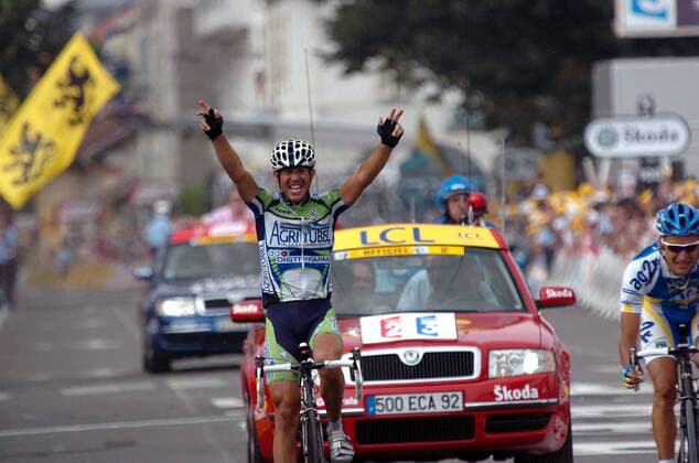 Juan Miguel Mercado (Spanien Agritubel) gewinnt die 10. Etappe der Tour de France 2006 - Radsport Herren 93. Tour de France, ProTour, Straßenradsport, Straße, Rad Einzelbild 2006 10. Etappe: Cambo les Bains - Pau Freude, Radsport Herren 93. Tour de France, ProTour, Straßenradsport, Straße, Rad Einzelbild 2006 10. Etappe: Cambo les Bains - Pau Freude,