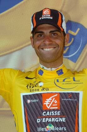 Oscar Pereiro Sio (Spanien Caisse D Epargne - Iles Balears) bei der Siegerehrung zur 13. Etappe der Tour de France 2006 im gelben Trikot - Radsport Herren 93. Tour de France 2006, ProTour, Straßenradsport, Straße, Rad Einzelbild 13. Etappe Beziers - Montelimar Glück, Freude, Radsport Herren 93. Tour de France 2006, ProTour, Straßenradsport, Straße, Rad Einzelbild 13. Etappe Beziers - Montelimar Glück, Freude,