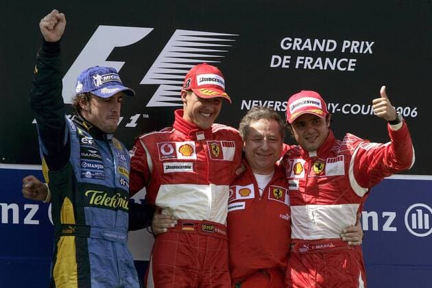 Siegerehrung beim GP von Frankreich 2006, v.li.: Fernando Alonso (Spanien Renault), Sieger Michael Schumacher (Deutschland), Teamchef Jean Todt (Frankreich) und Felipe Massa (Brasilien alle Ferrari) Motorsport Grand Prix Herren Großer Preis von Frankreich 2006, Formel 1, Weltmeisterschaft, F1, F, GP, WM Gruppe Magny Cours Freude, Motorsport Grand Prix Herren Großer Preis von Frankreich 2006, Formel 1, Weltmeisterschaft, F1, F, GP, WM Gruppe Magny Cours Freude,