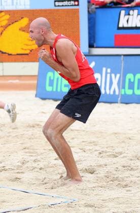 Phil Dalhausser (USA) bejubelt den Sieg im Finale des Grand Slams in Klagenfurt Beachvolleyball Herren Swatch FIVB World Tour 2006, Beach, Grand Slam, Finale, Endspiel Einzelbild Klagenfurt Freude, Begeisterung, Beachvolleyball Herren Swatch FIVB World Tour 2006, Beach, Grand Slam, Finale, Endspiel Einzelbild Klagenfurt Freude, Begeisterung,
