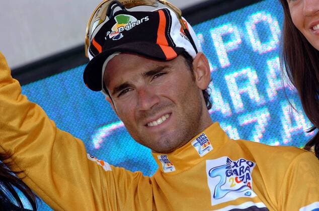 Alejandro Valverde (Spanien Caisse d Epargne - Illes Balears) fährt auch nach der 15. Etappe der Vuelta a Espana 2006 im goldenen Trikot des Spitzenreiters - Radsport Herren Vuelta a Espana 2006, Spanienrundfahrt, ProTour, Straßenradsport, Straße, Rad Porträt 15. Etappe, Motilla del Palancar - Factoria Ford Radsport Herren Vuelta a Espana 2006, Spanienrundfahrt, ProTour, Straßenradsport, Straße, Rad Porträt 15. Etappe, Motilla del Palancar - Factoria Ford