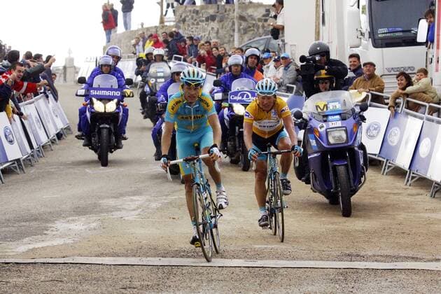 Andrey Kashechkin (re.) gewinnt die 18. Etappe der Vuelta a Espana 2006 vor Alexandre Vinokourov (beide Kasachstan Astana) - Radsport Herren Vuelta a Espana 2006, Spanienrundfahrt, ProTour, Straßenradsport, Straße, Rad Gruppe Etappensieg, Etappensieger 18. Etappe: Granada - Sierra de La Pandera Radsport Herren Vuelta a Espana 2006, Spanienrundfahrt, ProTour, Straßenradsport, Straße, Rad Gruppe Etappensieg, Etappensieger 18. Etappe: Granada - Sierra de La Pandera