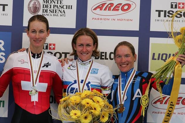 Siegerehrung Zeitfahren Weltmeisterschaft 2006, Weltmeisterin Kristin Armstrong zwischen der Drittplatzierten Christine Thorburn (re., beide USA) und Karin Thürig (Schweiz) Radsport WM Damen Weltmeisterschaft 2006, Straßenradsport, Straße, Rad, Einzelzeitfahren, Zeitfahren Gruppe Salzburg Freude, Radsport WM Damen Weltmeisterschaft 2006, Straßenradsport, Straße, Rad, Einzelzeitfahren, Zeitfahren Gruppe Salzburg Freude,