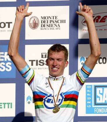 Weltmeister Dominique Cornu (Belgien) bejubelt seine Sieg beim Zeitfahren der U23 Weltmeisterschaft 2006 in Salzburg Radsport WM Herren U23 Weltmeisterschaft 2006, U 23, Straßenradsport, Straße, Rad, Einzelzeitfahren, Zeitfahren Einzelbild Weltmeistertrikot, Regenbogentrikot Salzburg Freude, Radsport WM Herren U23 Weltmeisterschaft 2006, U 23, Straßenradsport, Straße, Rad, Einzelzeitfahren, Zeitfahren Einzelbild Weltmeistertrikot, Regenbogentrikot Salzburg Freude,