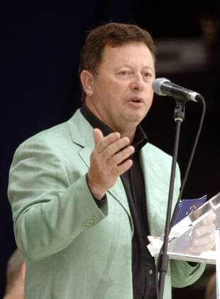 Kapitän Ian Woosnam (Wales Team Europa) hält während der Eröffnungsfeier des Ryder Cup 2006 eine Ansprache - (STR20060721033) Golf Herren Ryder Cup 2006, Rydercup, PGA Tour, Eröffnung, Eröffnungszeremonie, Zeremonie Einzelbild Straffan Golf Herren Ryder Cup 2006, Rydercup, PGA Tour, Eröffnung, Eröffnungszeremonie, Zeremonie Einzelbild Straffan