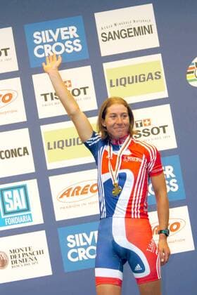 Nicole Cooke (Großbritannien) freut sich über Platz 3 bei der WM 2006 - Radsport WM Damen WM 2006, Straßenradsport, Straße, Rad, Nationaltrikot, Vdig Einzelbild Sportartikelhersteller, Sportartikel Salzburg Freude, Radsport WM Damen WM 2006, Straßenradsport, Straße, Rad, Nationaltrikot, Vdig Einzelbild Sportartikelhersteller, Sportartikel Salzburg Freude,