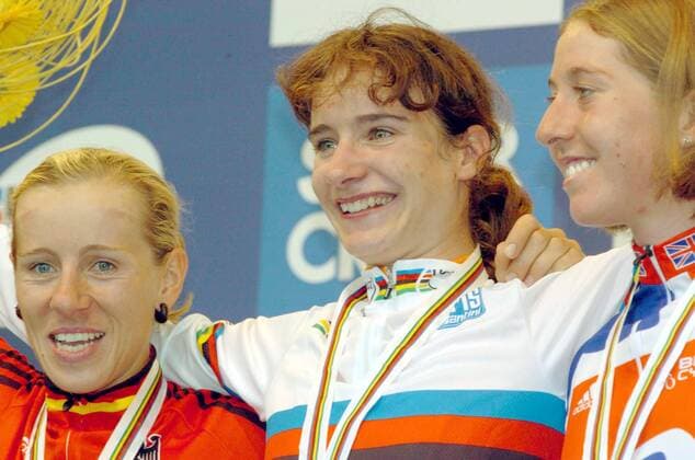 Siegerehrung Straßen WM 2006 - Weltmeisterin Marianne Vos (Niederlande, Mitte) gewinnt vor Trixi Worrack (Deutschland, li.) und Nicole Cooke (Großbritannien) - Radsport WM Damen WM 2006, Straßenradsport, Straße, Rad, Weltmeistertrikot, Regenbogentrikot, Nationaltrikot, Vdig Gruppe Salzburg Freude, Radsport WM Damen WM 2006, Straßenradsport, Straße, Rad, Weltmeistertrikot, Regenbogentrikot, Nationaltrikot, Vdig Gruppe Salzburg Freude,