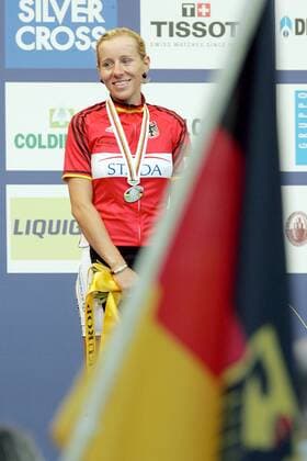 Siegerehrung Rad WM 2006: Trixi Worrack (Deutschland) glücklich über ihren zweiten Platz Radsport WM Damen Weltmeisterschaft 2006, Straßenradsport, Straße, Rad, Einzelbild Salzburg Glück, Freude, Radsport WM Damen Weltmeisterschaft 2006, Straßenradsport, Straße, Rad, Einzelbild Salzburg Glück, Freude,