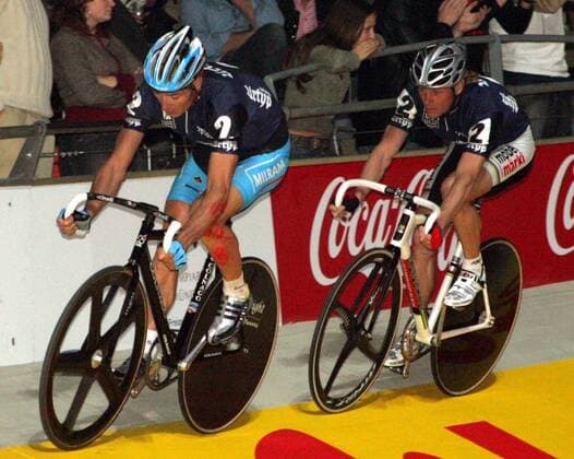 Erik Zabel (Deutschland) vor Bruno Risi (Schweiz) Radsport Herren 43. Münchner 6 Tage Rennen 2006, Sechstagerennen, Sechs, Sechstage, Six Days, Sixdays, Halle, Indoor Gruppe München Radsport Herren 43. Münchner 6 Tage Rennen 2006, Sechstagerennen, Sechs, Sechstage, Six Days, Sixdays, Halle, Indoor Gruppe München