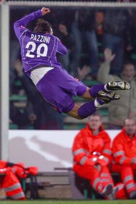 Giampaolo Pazzini (AC Florenz) - Torjubel - Fußball Herren Serie A 2006 2007, 1. Italienische Liga, ACF Fiorentina Einzelbild Florenz Dynamik, Höhe, Freude, Begeisterung, Fußball Herren Serie A 2006 2007, 1. Italienische Liga, ACF Fiorentina Einzelbild Florenz Dynamik, Höhe, Freude, Begeisterung,