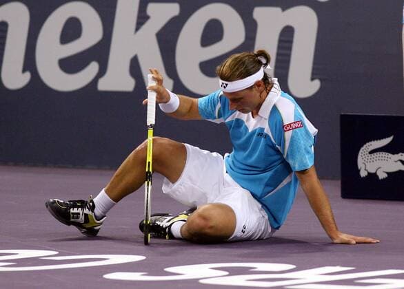 David Nalbandian (Argentinien) sitzt enttäuscht am Boden Tennis WM Herren Masters Cup 2006, Masterscup, ATP WM, Tour, Series, Einzelbild Shanghai Enttäuschung, Tennis WM Herren Masters Cup 2006, Masterscup, ATP WM, Tour, Series, Einzelbild Shanghai Enttäuschung,