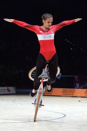 Sandra Beck (Deutschland) Radsport WM Damen WM 2006, Hallenradsport, Halle, Indoor, Kunstradfahren, Kunstrad, Kunstfahren, Nationaltrikot, Einer Einzelbild Chemnitz Radsport WM Damen WM 2006, Hallenradsport, Halle, Indoor, Kunstradfahren, Kunstrad, Kunstfahren, Nationaltrikot, Einer Einzelbild Chemnitz