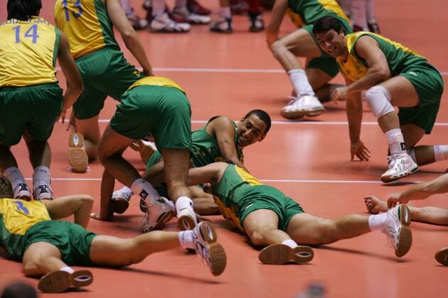 Brasilien bejubelt den Gewinn der FIVB Weltmeisterschaft 2006 - Volleyball WM Herren FIVB World Grand Prix 2006, Nationalteam, Nationaltrikot, Finale, Endspiel, Länderspiel Gruppe Tokyo Freude, Begeisterung Volleyball WM Herren FIVB World Grand Prix 2006, Nationalteam, Nationaltrikot, Finale, Endspiel, Länderspiel Gruppe Tokyo Freude, Begeisterung