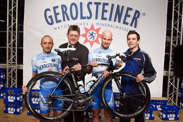 Präsentation Gerolsteiner mit der Specialized S Works Rennmaschine, v.li.: Davide Rebellin (Italien), Teamchef Hans Michael Holczer, Stefan Schumacher und Markus Fothen (alle Deutschland) Radsport Herren Straßenradsport 2007, Straße, Rad, Vorstellung, Präsentation, Pressetermin Gruppe Gerolstein Radsport Herren Straßenradsport 2007, Straße, Rad, Vorstellung, Präsentation, Pressetermin Gruppe Gerolstein