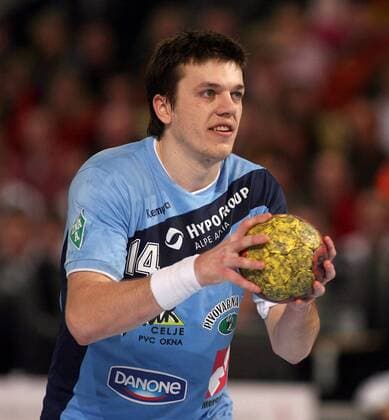 Siarhei Rutenka (Slowenien) am Ball Handball WM Herren WM 2007, Länderspiel, Nationalteam, Hauptrunde, Gruppe I, Nationaltrikot Einzelbild Halle Westfalen Handball WM Herren WM 2007, Länderspiel, Nationalteam, Hauptrunde, Gruppe I, Nationaltrikot Einzelbild Halle Westfalen