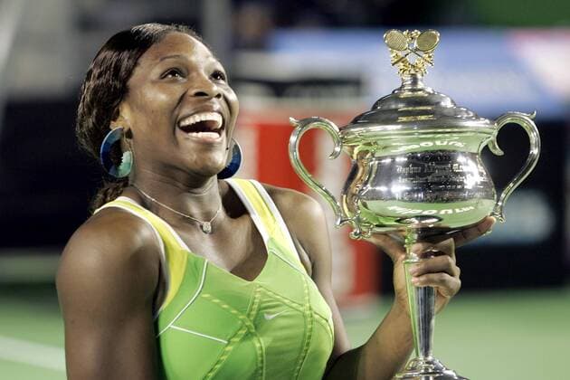 Siegerin Serena Williams (USA) präsentiert während der Siegerehrung der Australian Open 2007 ihren Pokal Tennis Damen Australian Open 2007, WTA Tor, Grand Slam, Finale, Endspiel Einzelbild Melbourne Glück, Freude, Tennis Damen Australian Open 2007, WTA Tor, Grand Slam, Finale, Endspiel Einzelbild Melbourne Glück, Freude,