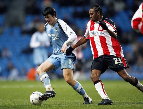 Joey Barton (Manchester City, li.) gegen Jhon Viafara (Southampton) - EDITORIAL USE ONLY. No use with unauthorised audio, video, data, fixture lists, club league logos or live services. Online in-match use limited to 120 images, no video emulation. No use in betting, games or single club league player publications. Fußball Herren English FA Cup 2006 2007, Englischer Pokal, Pokalspiel, Manchester City - Southampton FC 3:1 Gruppe Manchester Dynamik, Fußball Herren English FA Cup 2006 2007, Englischer Pokal, Pokalspiel, Manchester City - Southampton FC 3:1 Gruppe Manchester Dynamik,