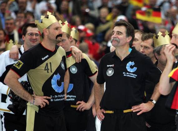 Deutschland ist Handball Weltmeister 2007 - Bundestrainer Heiner Brand und Christian Schwarzer genießen den Moment Handball WM Herren WM 2007, Länderspiel, Nationalteam, Nationaltrikot, Finale, Endspiel Gruppe Köln Ruhe, Handball WM Herren WM 2007, Länderspiel, Nationalteam, Nationaltrikot, Finale, Endspiel Gruppe Köln Ruhe,