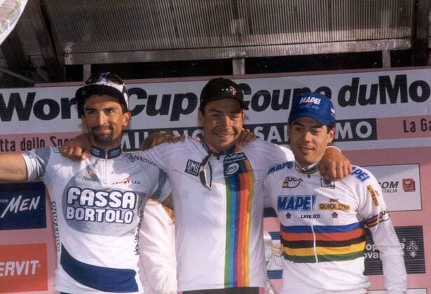 Siegerehrung Mailand - San Remo 2000: Sieger Erik Zabel (Mitte, Deutschland Team Telekom), Fabio Baldato (li., Italien Fassa Bortolo Platz 2) und Oscar Freire (Spanien Mapei Platz 3) - Radsport Herren 91. Mailand - San Remo 2000, Straßenradsport, Straße, Rad, Vneg Gruppe Freude, Radsport Herren 91. Mailand - San Remo 2000, Straßenradsport, Straße, Rad, Vneg Gruppe Freude,