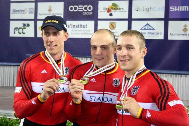 V.re.: Robert Förstemann, Maximilian Levy und Stefan Nimke (alle Deutschland) präsentieren die Bronzemedaillen im Team Sprint - Radsport WM Herren WM 2007, Rad, Bahn, Halle, Indoor, Bahnrad, Bahnradsport, Gruppe o0 Teamsprint Palma de Mallorca Freude, Radsport WM Herren WM 2007, Rad, Bahn, Halle, Indoor, Bahnrad, Bahnradsport, Gruppe o0 Teamsprint Palma de Mallorca Freude,