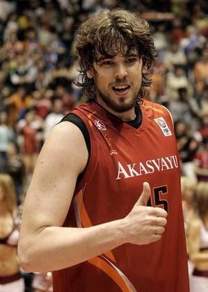 Marc Gasol (Akasvayu Girona) - thumbs up - (pan19905) Basketball EC 3 Herren FIBA Eurocup 2006 2007, Cup, Europacup, Europapokal, Pokal, Finale, Endspiel, Einzelbild Girona Freude, Basketball EC 3 Herren FIBA Eurocup 2006 2007, Cup, Europacup, Europapokal, Pokal, Finale, Endspiel, Einzelbild Girona Freude,