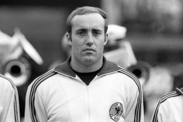 Torwart Horst Wolter (BR Deutschland) - Nationalhymne Fußball Länderspiel Herren Freundschaftsspiel 1969, Test, Testspiel, Nationalmannschaft, BRD, Vneg, Vsw Porträt Wien Fußball Länderspiel Herren Freundschaftsspiel 1969, Test, Testspiel, Nationalmannschaft, BRD, Vneg, Vsw Porträt Wien