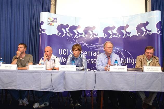 Pressekonferenz zur Rad WM 2007 v.li.: Jens Voigt (CSC), Stefan Schumacher (Gerolsteiner), Linus Gerdemann (T Mobile), BDR Präsident Rudolf Scharping und WM Generalsekretär Rolf Schneider (alle Deutschland) Radsport WM Herren Vorschau WM 2007, Straßenradsport, Straße, Rad, Pressetermin Gruppe Frankfurt M. Radsport WM Herren Vorschau WM 2007, Straßenradsport, Straße, Rad, Pressetermin Gruppe Frankfurt M.