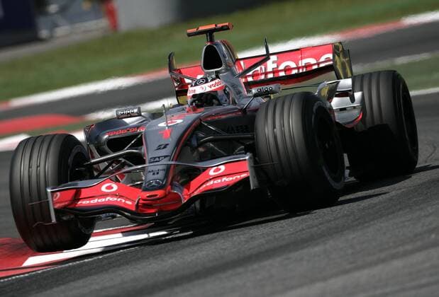 Fernando Alonso (Spanien McLaren Mercedes) in seinem Boliden Motorsport Grand Prix Herren Großer Preis von Spanien 2007, Formel 1 Weltmeisterschaft, F1, F, GP, WM Einzelbild o0 Circuit de Catalunya Barcelona Motorsport Grand Prix Herren Großer Preis von Spanien 2007, Formel 1 Weltmeisterschaft, F1, F, GP, WM Einzelbild o0 Circuit de Catalunya Barcelona