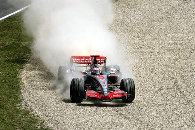 Fernando Alonso (Spanien McLaren Mercedes) auf Abwegen Motorsport Grand Prix Herren Großer Preis von Spanien 2007, Formel 1 Weltmeisterschaft, F1, F, GP, WM Einzelbild o0 Circuit de Catalunya Barcelona Motorsport Grand Prix Herren Großer Preis von Spanien 2007, Formel 1 Weltmeisterschaft, F1, F, GP, WM Einzelbild o0 Circuit de Catalunya Barcelona