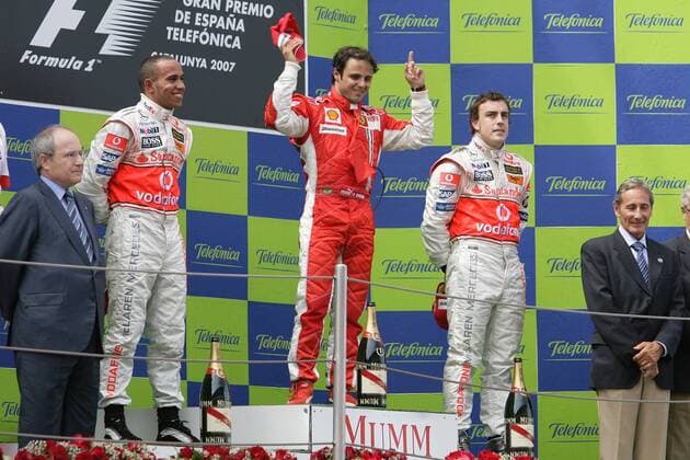 V.l.: Lewis Hamilton (England McLaren Mercedes), Felipe Massa (Brasilien Ferrari) und Fernando Alonso (Spanien McLaren Mercedes) bei der Siegerehrung - Motorsport Grand Prix Herren Großer Preis von Spanien 2007, Formel 1 Weltmeisterschaft, F1, F, GP, WM Gruppe o0 Circuit de Catalunya Barcelona Freude, Motorsport Grand Prix Herren Großer Preis von Spanien 2007, Formel 1 Weltmeisterschaft, F1, F, GP, WM Gruppe o0 Circuit de Catalunya Barcelona Freude,