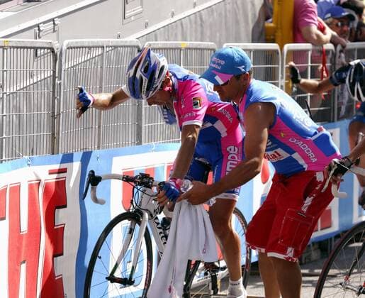 Damiano Cunego (Italien Lampre Fondital) erschöpft im Ziel - Radsport Herren Giro d Italia 2007, dItalia, ProTour, Straßenradsport, Straße, Rad Gruppe Signora Della Guardia 10. Etappe: Lido di Camaiore - Santuario Nostra Erschöpfung, Radsport Herren Giro d Italia 2007, dItalia, ProTour, Straßenradsport, Straße, Rad Gruppe Signora Della Guardia 10. Etappe: Lido di Camaiore - Santuario Nostra Erschöpfung,
