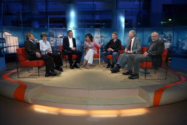 Talkrunde bei Maybritt Illner (Mitte), v.li.: ZDF Sportchef Dieter Gruschwitz, Kriminologin Britta Bannenberg, Frank Busemann (Anti Doping Vertrauensmann des DOSB), Teamchef Rolf Aldag (T Mobile), DOSB Generaldirektor Dr. Michael Vesper und... Leichtathletik Herren Maybrit Illner 2007, Sendung, Fernsehsendung, Talksendung, Talkshow, Talk Show, Vdig Totale Moderator, Moderatorin, Reporter, Journalisten Berlin Leichtathletik Herren Maybrit Illner 2007, Sendung, Fernsehsendung, Talksendung, Talkshow, Talk Show, Vdig Totale Moderator, Moderatorin, Reporter, Journalisten Berlin
