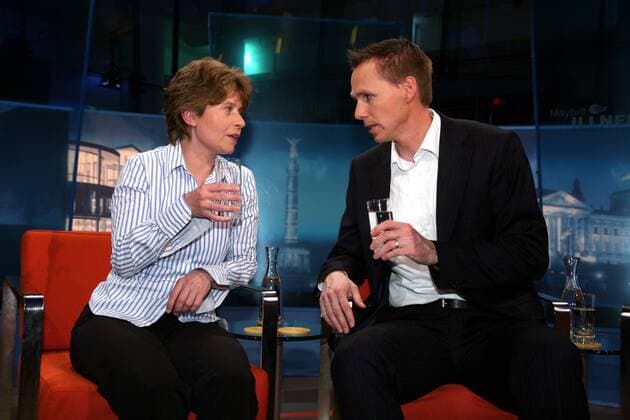 Kriminologin Britta Bannenberg und Frank Busemann (beide Deutschland), Anti Doping Vertrauensmann des DOSB, diskutieren anlässlich der Talkshow Maybrit Illner, das Thema Doping Leichtathletik Herren Maybrit Ilner 2007, Sendung, Fernsehsendung, Talksendung, Talkshow, Talk Show, Studiogäste, Vdig Gruppe Berlin Leichtathletik Herren Maybrit Ilner 2007, Sendung, Fernsehsendung, Talksendung, Talkshow, Talk Show, Studiogäste, Vdig Gruppe Berlin